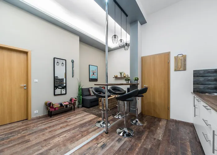 Eye Apartment *